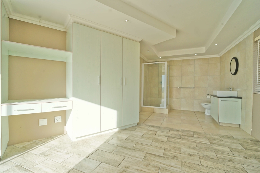 8 Bedroom Property for Sale in Winterstrand Eastern Cape